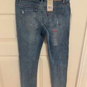 Levi’s 711 Skinny Distressed